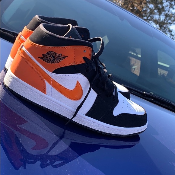 Sneakers - Picture 8 of 12